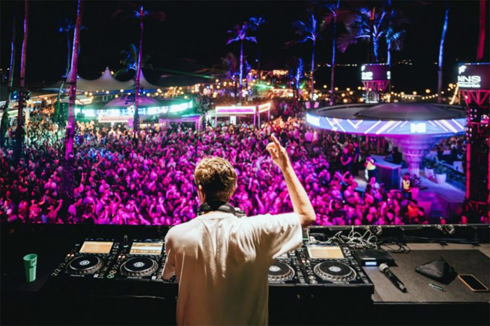 Party at Finns Beach Club Berawa Bali